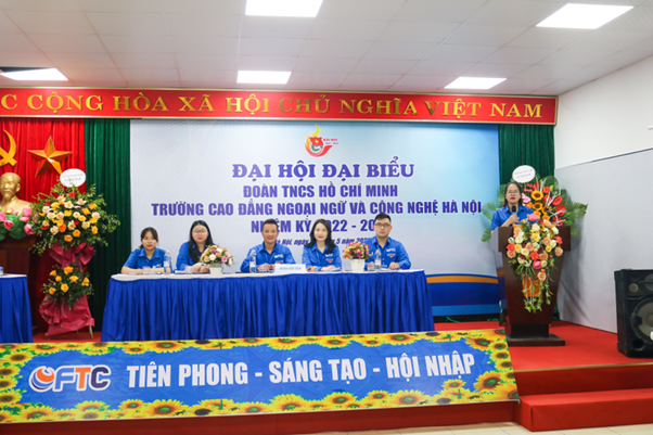 Đồng chí Phạm Thị Thu Giang đánh giá cao công tác Đoàn của nhà trường