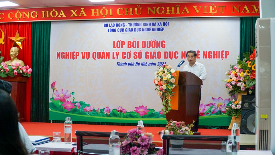 TS. Trần Quốc Huy – Vụ trưởng Vụ Tổ chức cán bộ phát biểu chỉ đạo tại buổi khai mạc