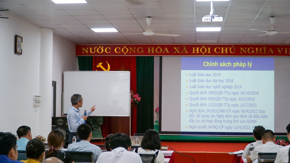 TS. Nguyễn Quang Việt – Cục trưởng, Cục Kiểm định chất lượng Giáo dục nghề nghiệp lên lớp những chuyên đề đầu tiên quản lý nhà nước GDNN và quản lý cơ sở GDNN