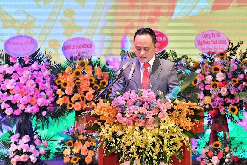 ThS. Nguyễn Duy Hân – Phó Hiệu trưởng đọc thư của Chủ tịch nước gửi ngành Giáo dục nhân dịp khai giảng năm học mới