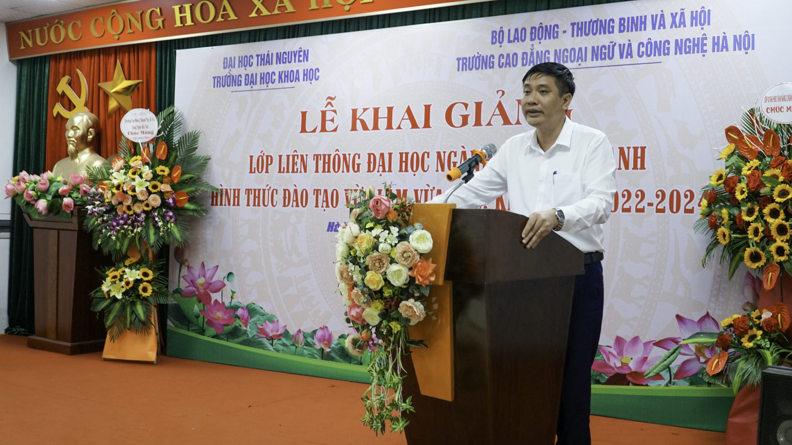 PGS.TS Nguyễn Văn Đăng - Hiệu trưởng Trường Đại học Khoa học - Đại học Thái Nguyên phát biểu khai giảng