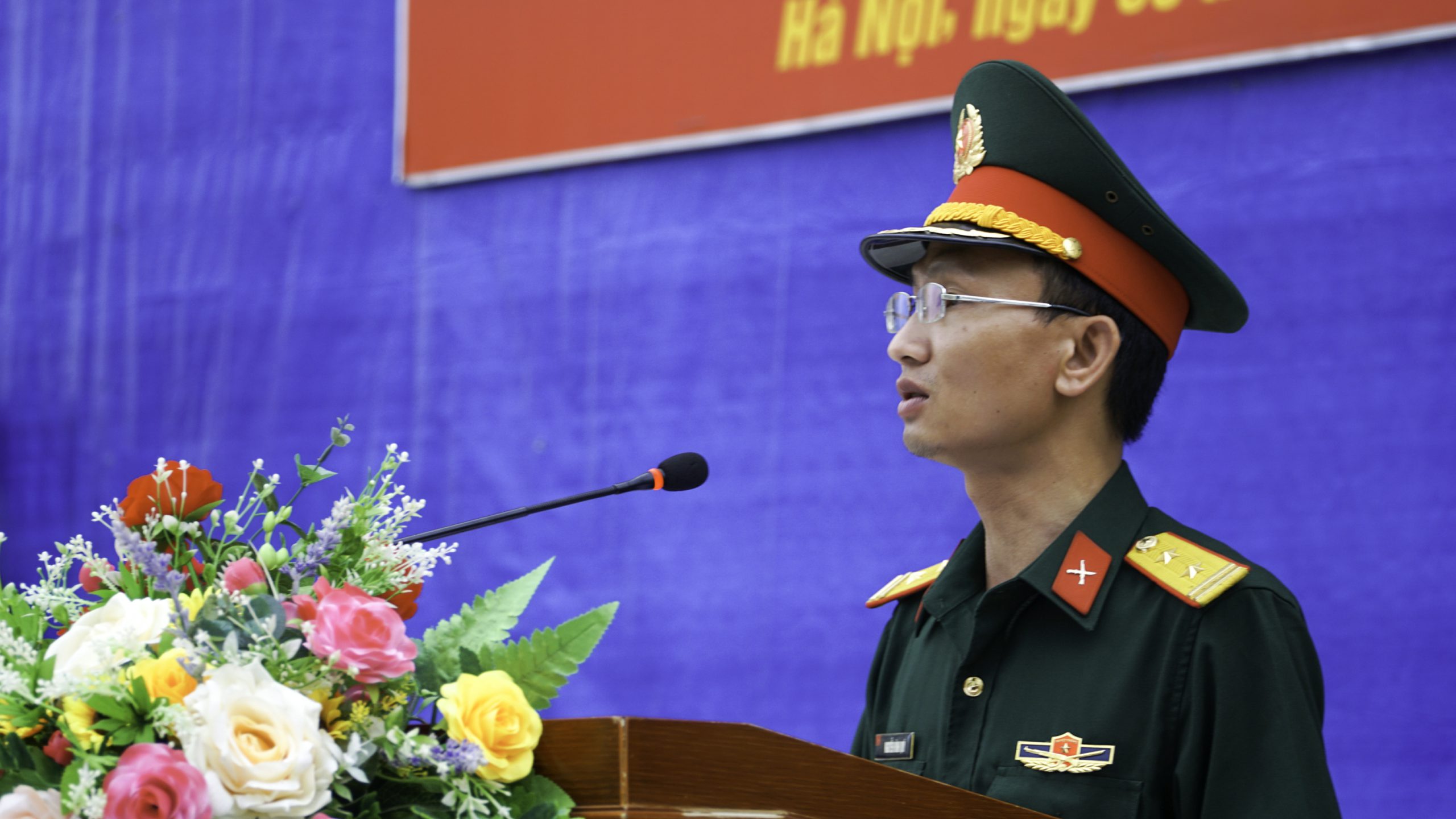 Trung tá Nguyễn Đình Quý - Phó trưởng khung quản lý sinh viên phát biểu