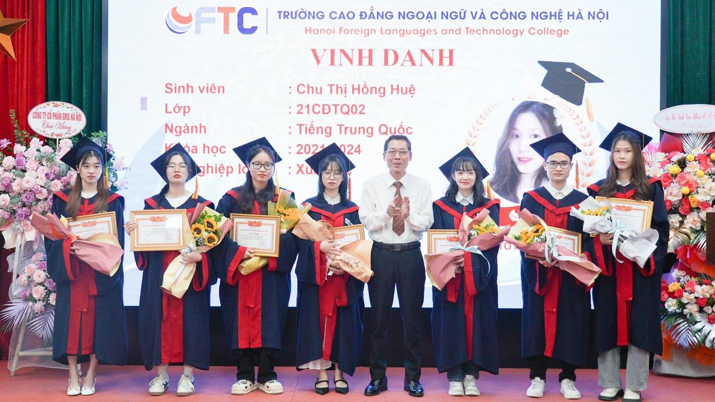 Các sinh viên được vinh danh khen thưởng sinh viên tốt nghiệp loại Xuất sắc và Giỏi Trình độ cao đẳng, hệ chính quy, khóa 2021-2024