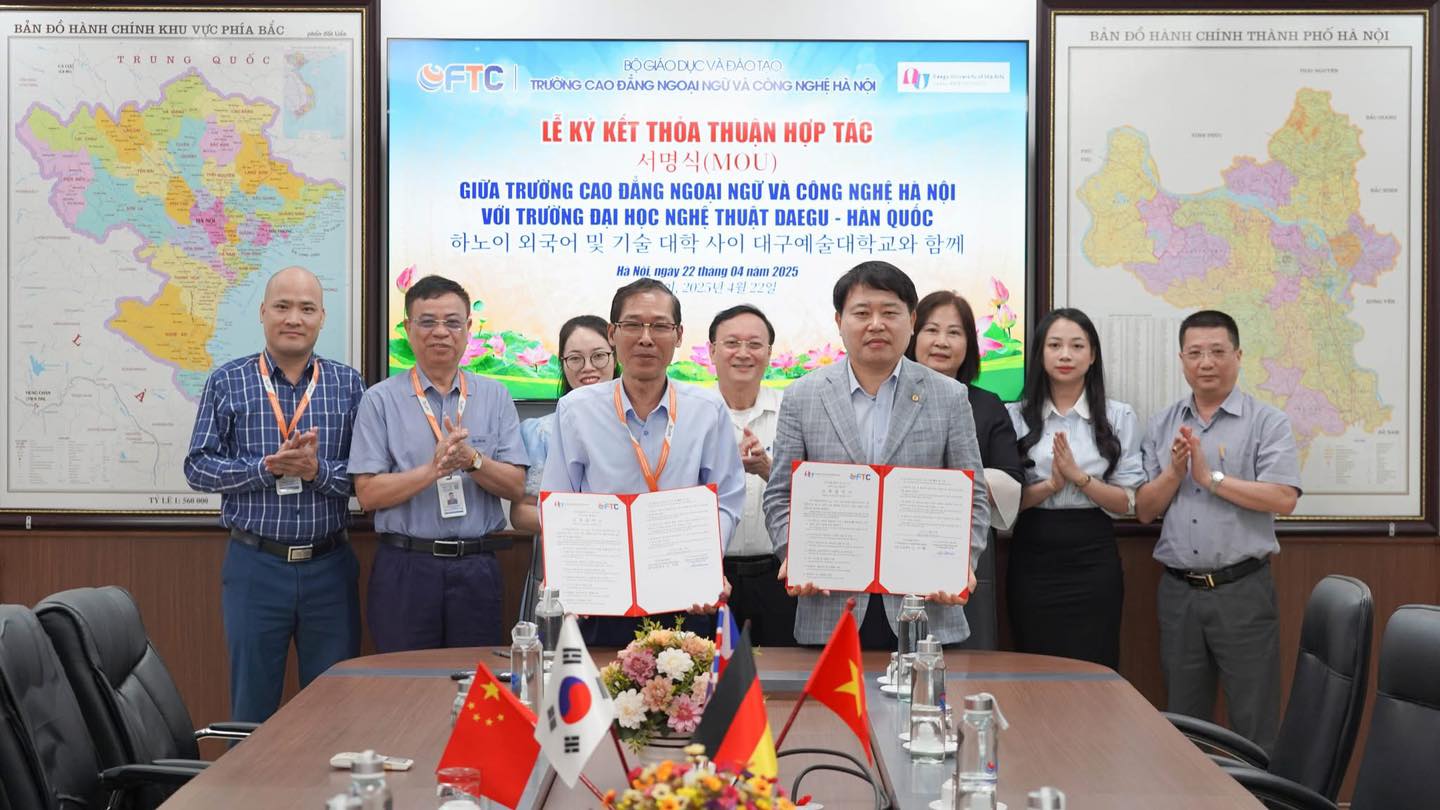 Đại diện lãnh đạo FTC và Đại học Nghệ thuật Daegu kí kết biên bản thỏa thuận hợp tác