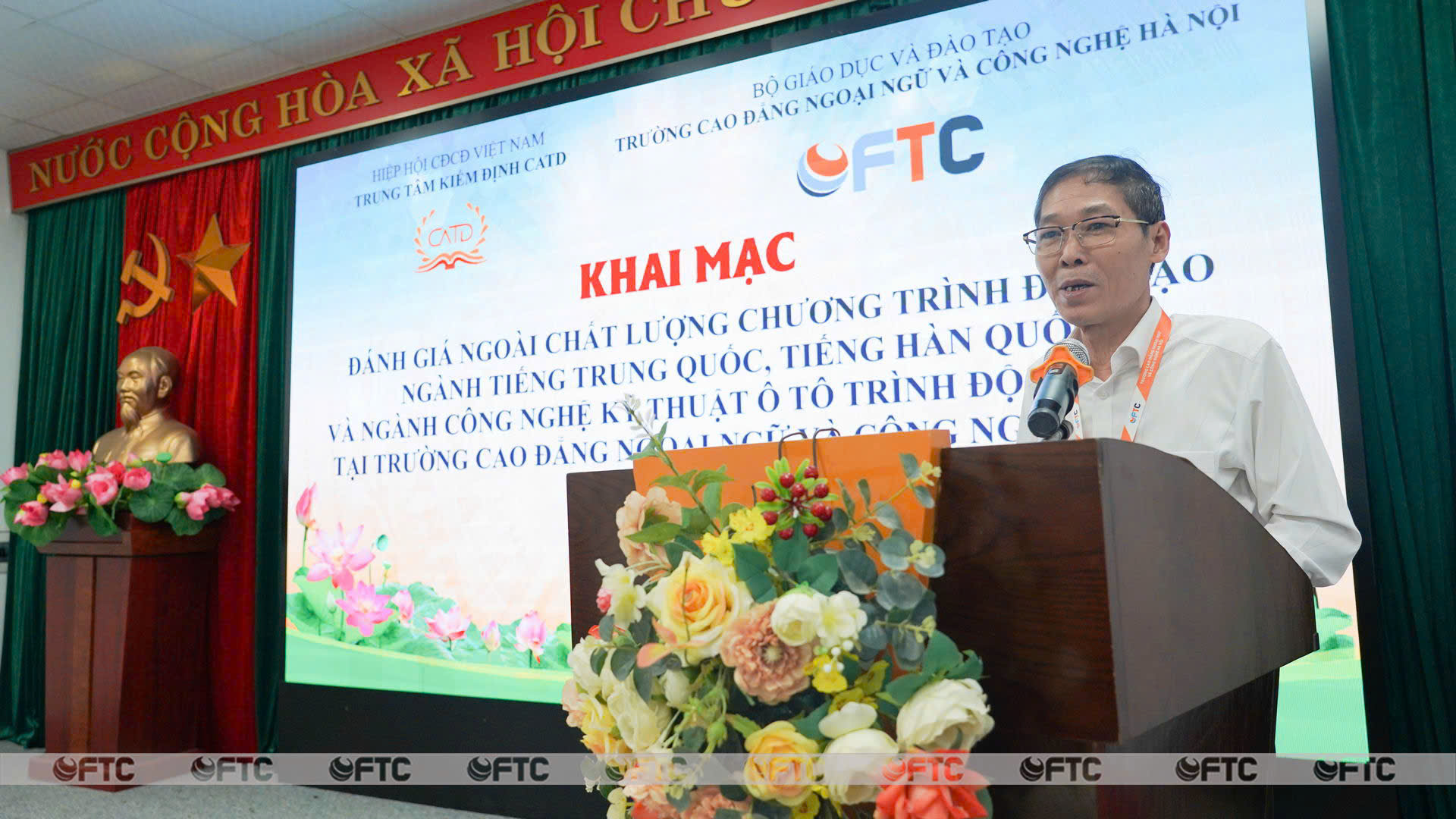 PGS.TS Bùi Văn Quân - Hiệu trưởng Nhà trường phát biểu tại phiên Khai mạc