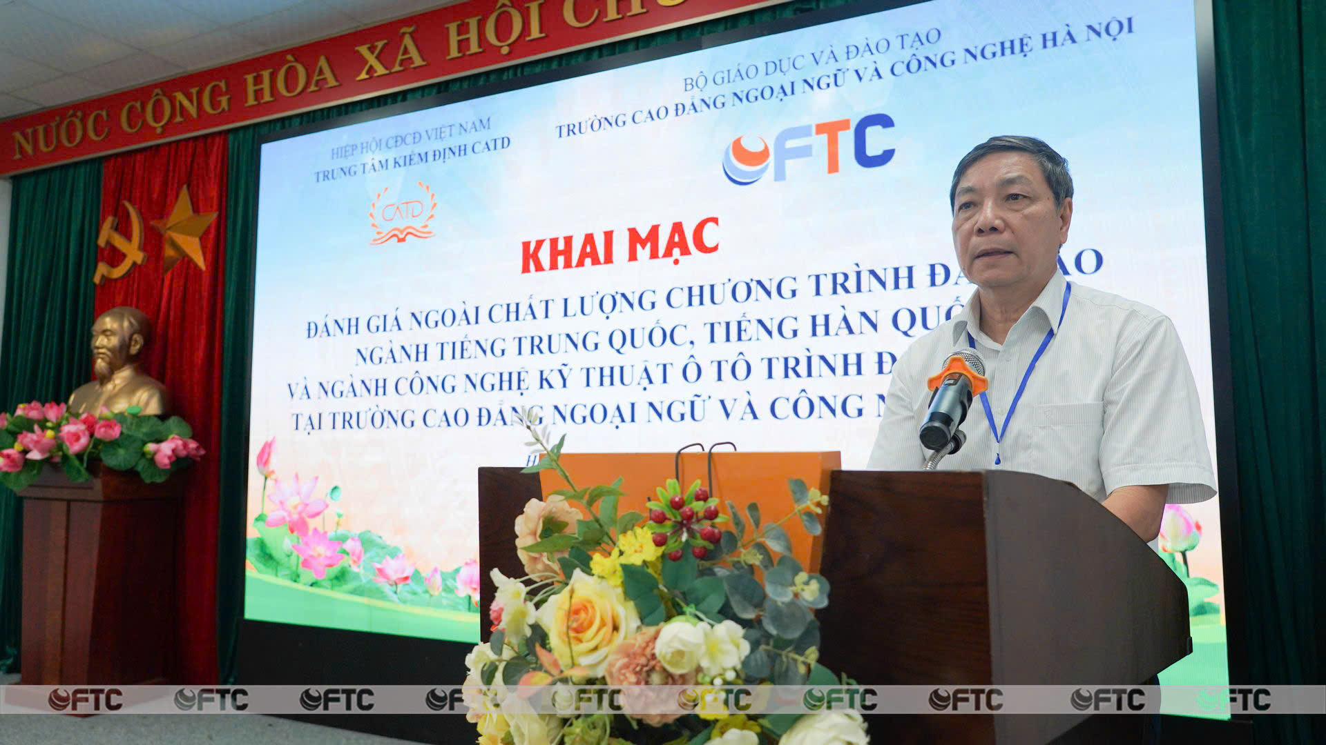 Ông Nguyễn Hoàng Giang - Trưởng đoàn đánh giá ngoài CTĐT ngành tiếng Trung Quốc phát biểu